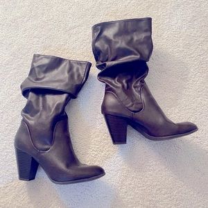 Brown slouchy booties! 👢